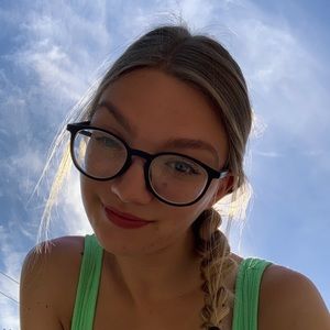 Meet your Posher, Hailee